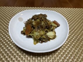豚肉とキャベツのカレーみそ炒め